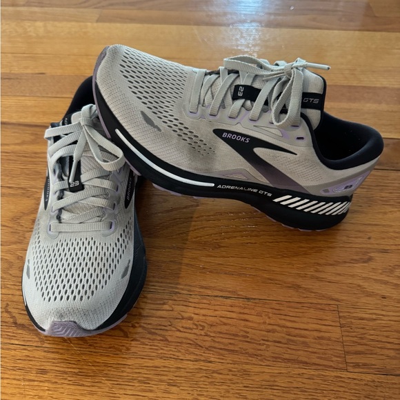 Brooks Women’s Adrenaline GTS 23 Supportive Running Shoe - Picture 1 of 6